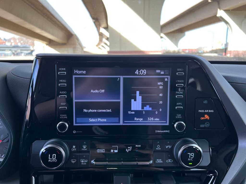 Used 2022 Toyota Highlander L image 19