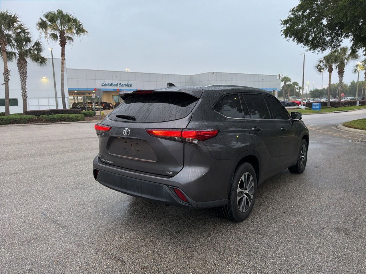 Used 2021 Toyota Highlander XLE FWD image 5