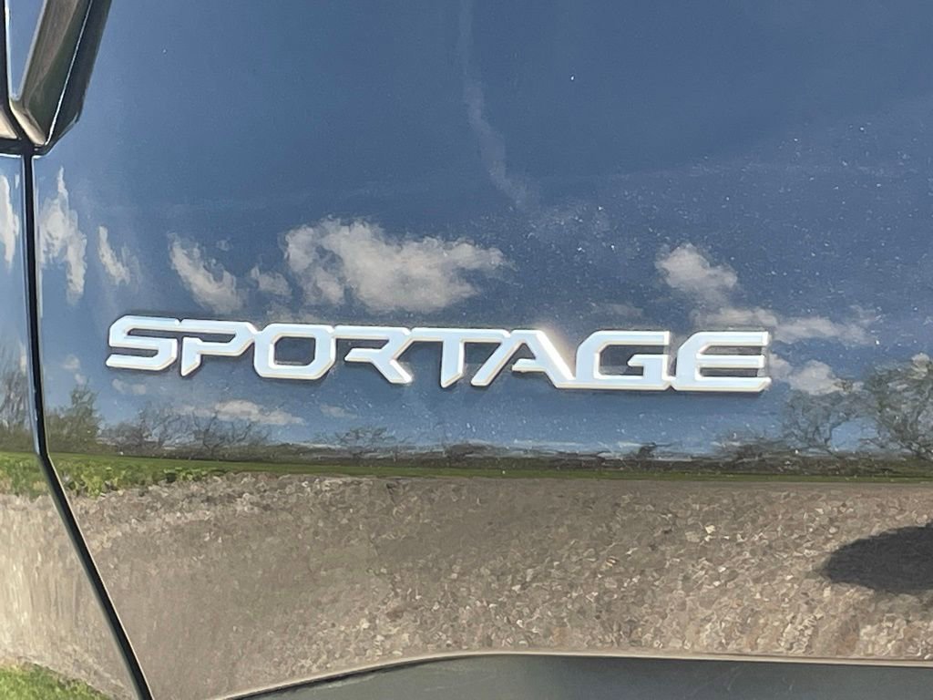 Used 2023 Kia Sportage LX image 19