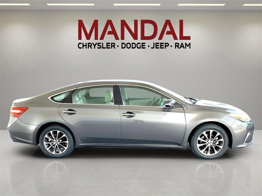 Used 2017 Toyota Avalon XLE Premium image 5