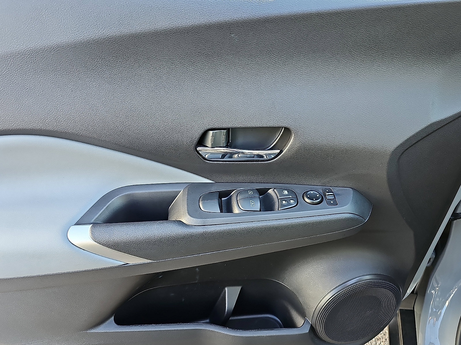 Certified 2023 Nissan Kicks SR w/ SR Premium Package image 13