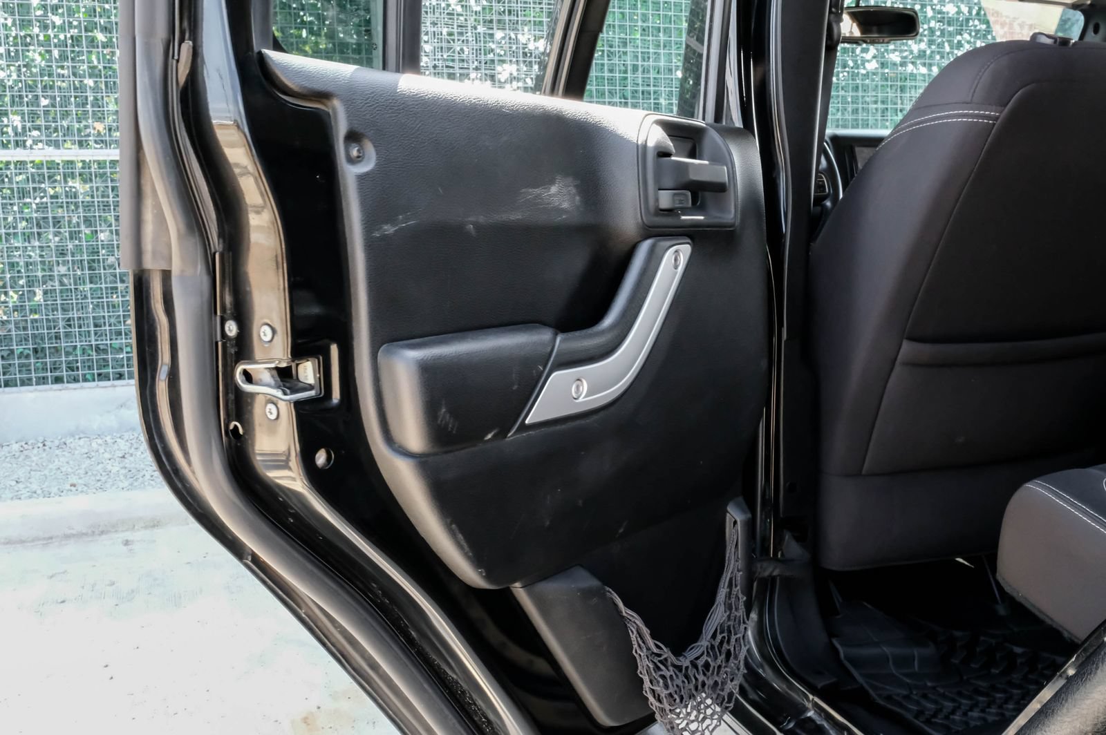 Used 2013 Jeep Wrangler Unlimited Rubicon w/ Connectivity Group AWD/4WD image 48