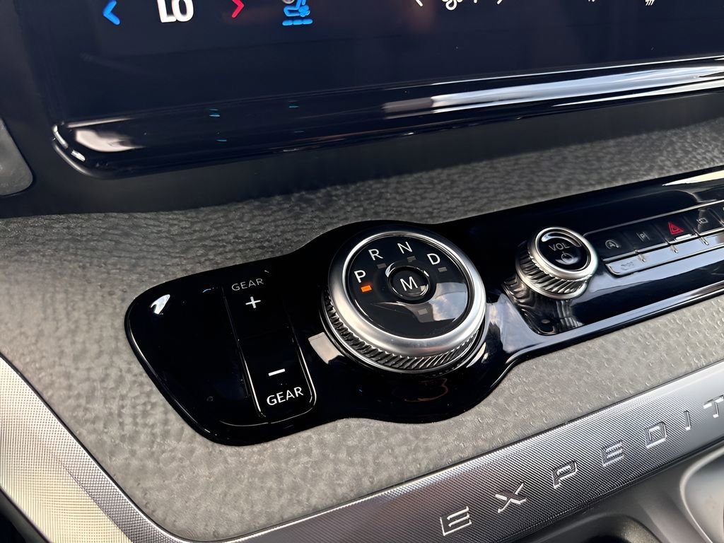 Used 2025 Ford Expedition Tremor AWD/4WD image 18