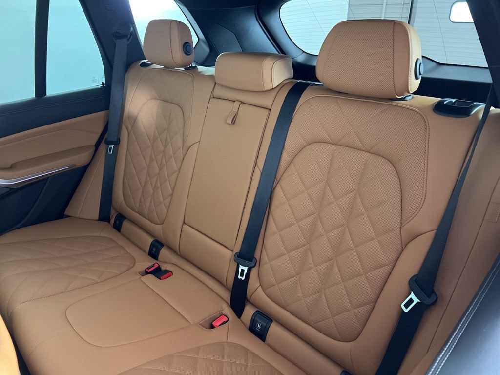 Certified 2024 BMW X5 xDrive40i w/ Premium Package image 4