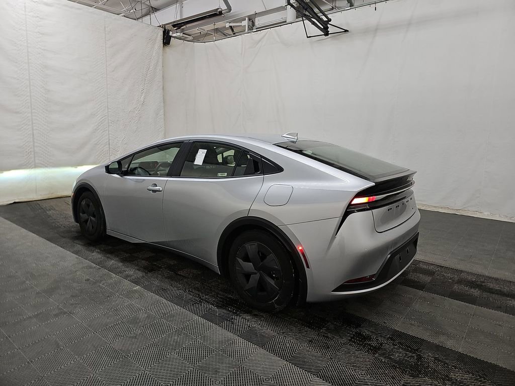 Used 2025 Toyota Prius Plug-In Hybrid image 10