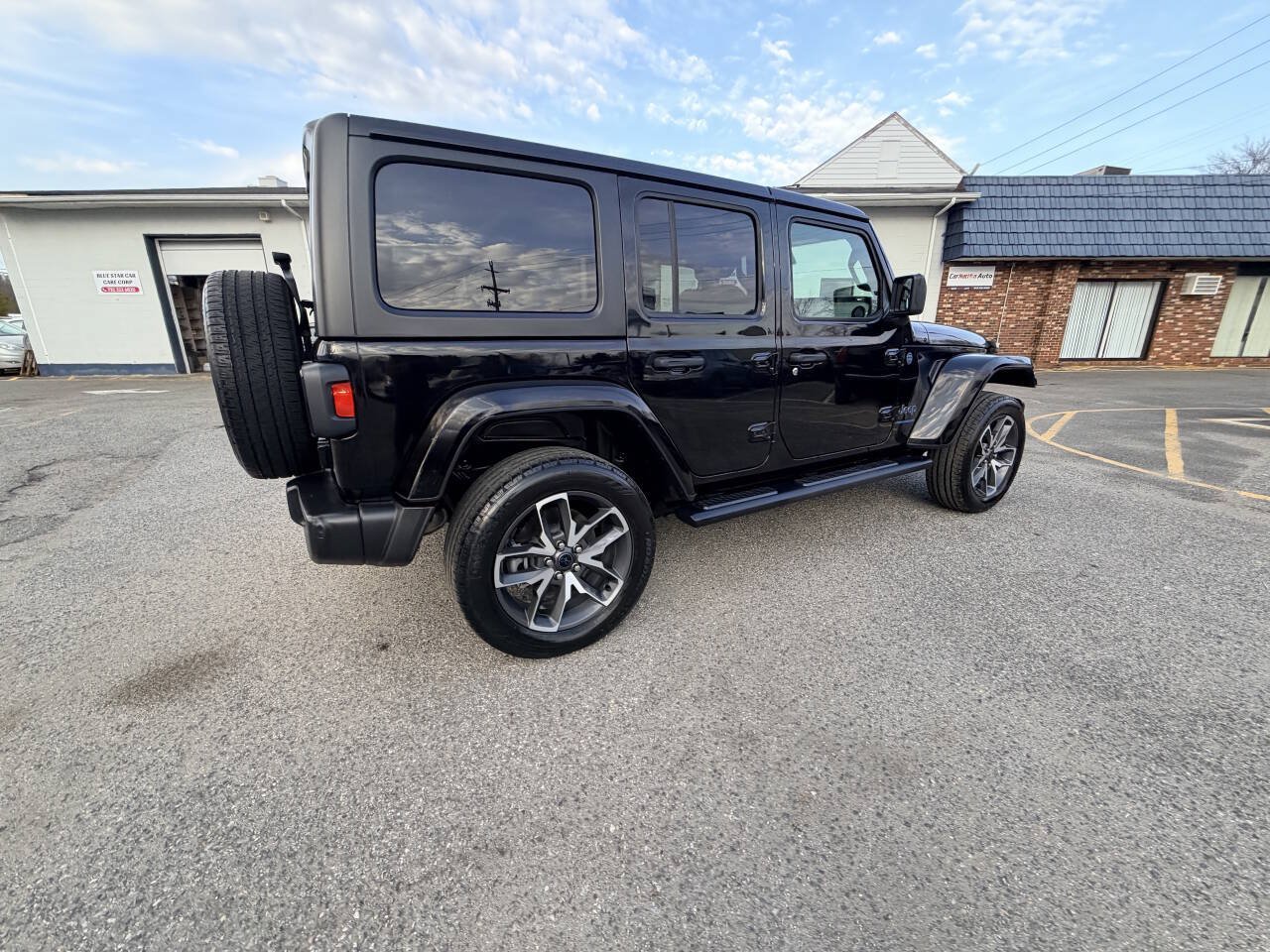 Used 2024 Jeep Wrangler Unlimited w/ Convenience Group AWD/4WD image 49