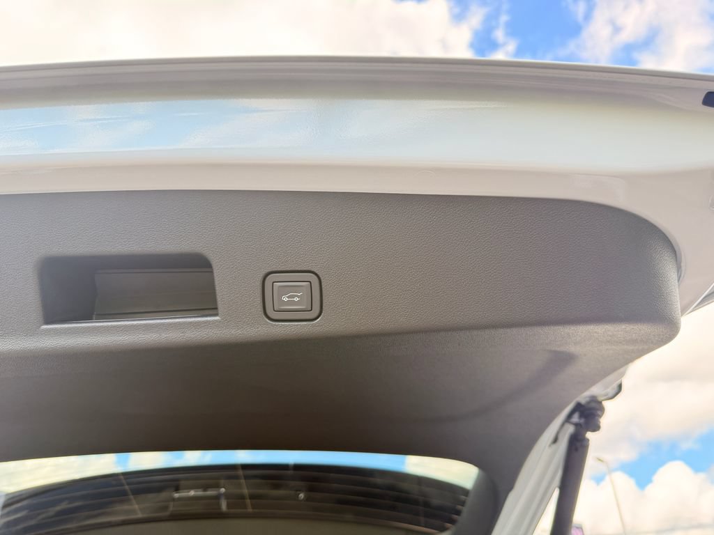 New 2026 GMC Acadia Denali Ultimate w/ LPO, Floor Liner Package FWD image 26