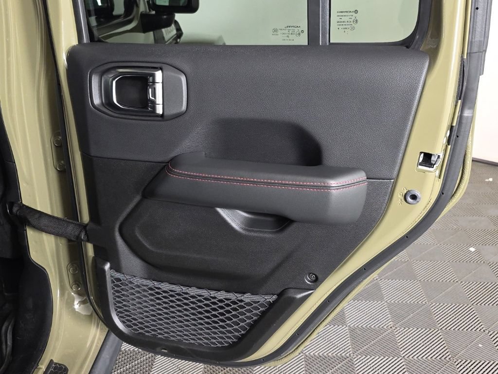 Certified 2025 Jeep Wrangler Unlimited Rubicon AWD/4WD image 37