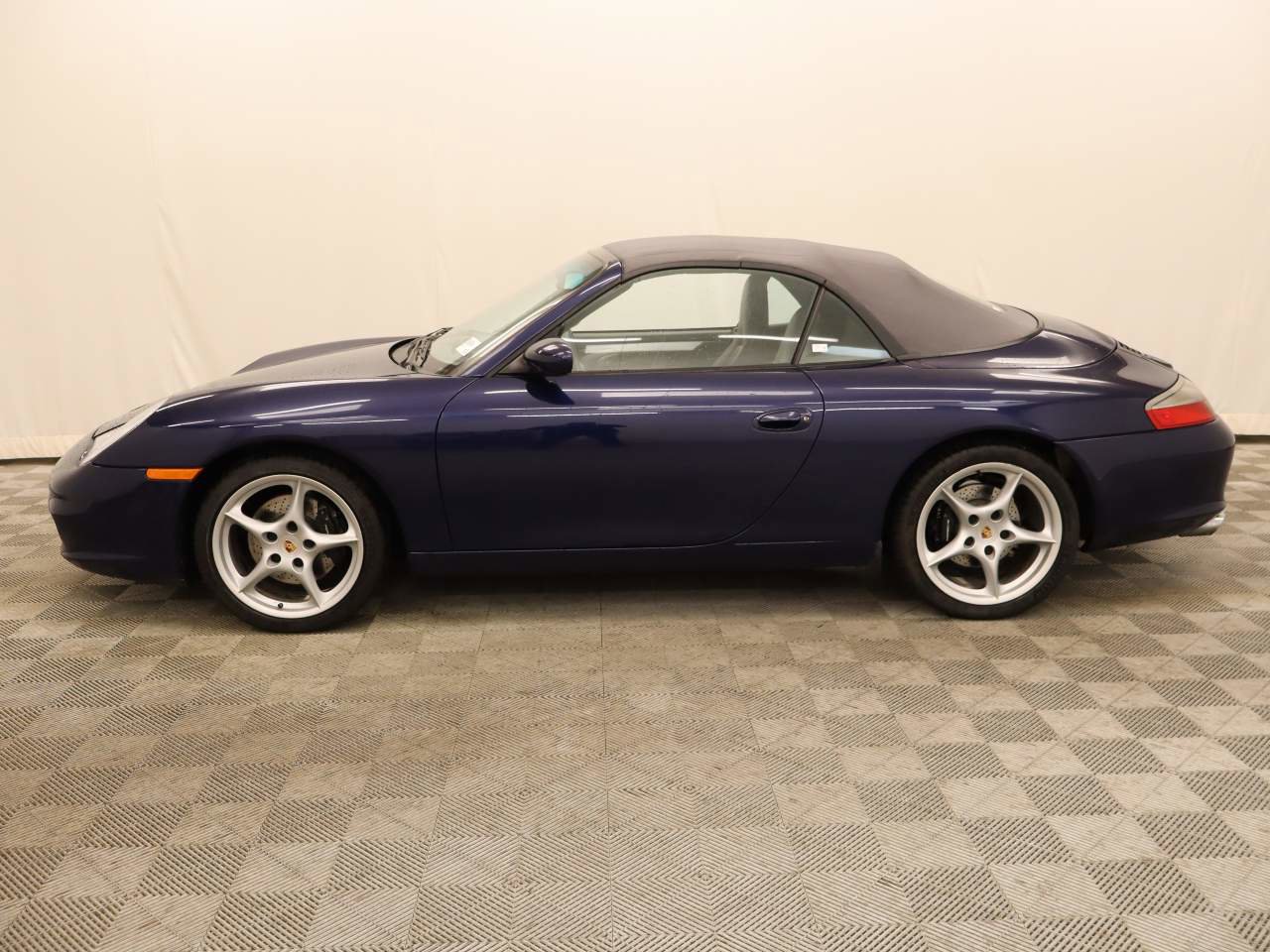 Used 2003 Porsche 911 Carrera image 2