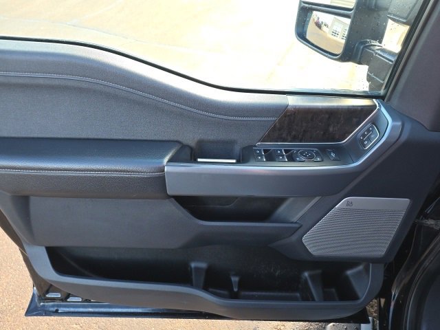 Used 2023 Ford F350 Lariat w/ Chrome Package image 14