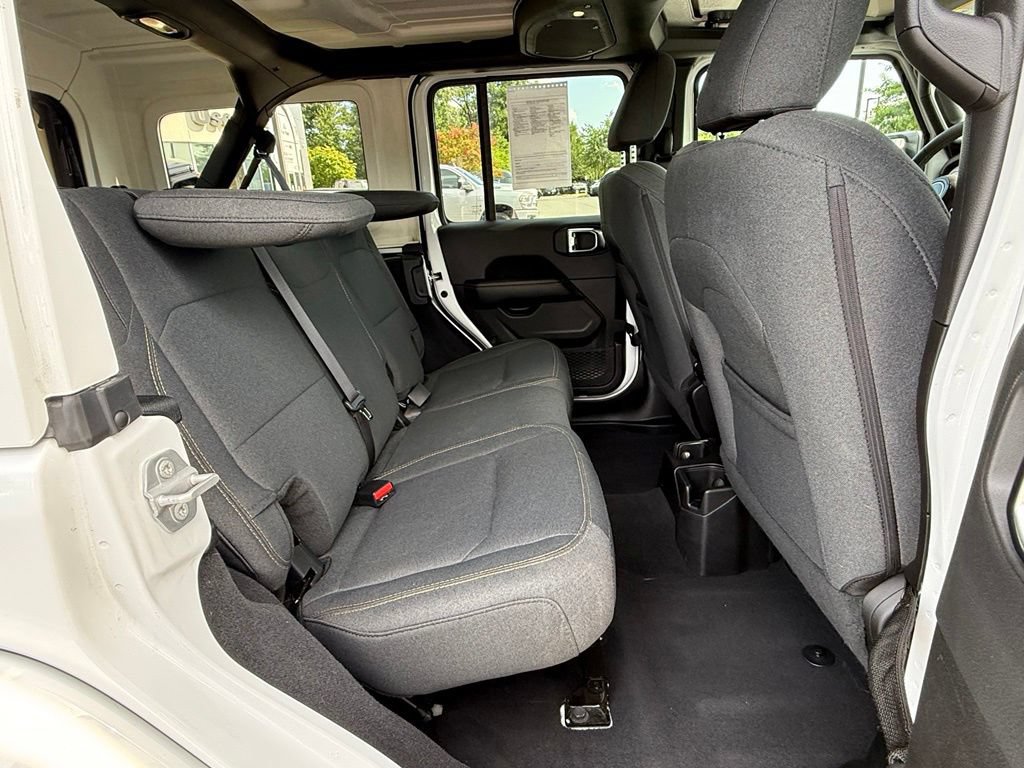 Certified 2025 Jeep Wrangler Unlimited Sahara AWD/4WD image 18