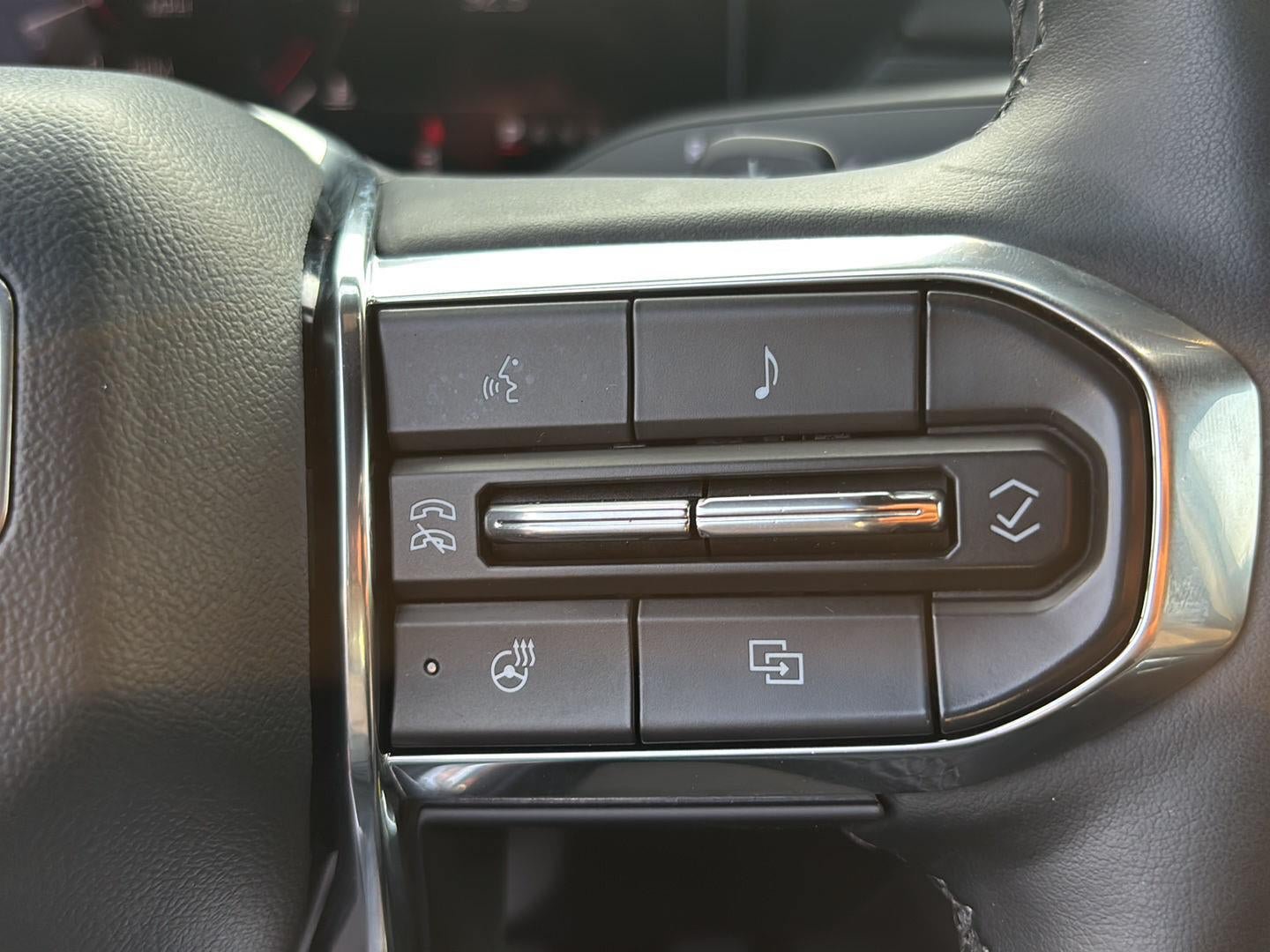 Used 2025 GMC Acadia Elevation AWD/4WD image 14