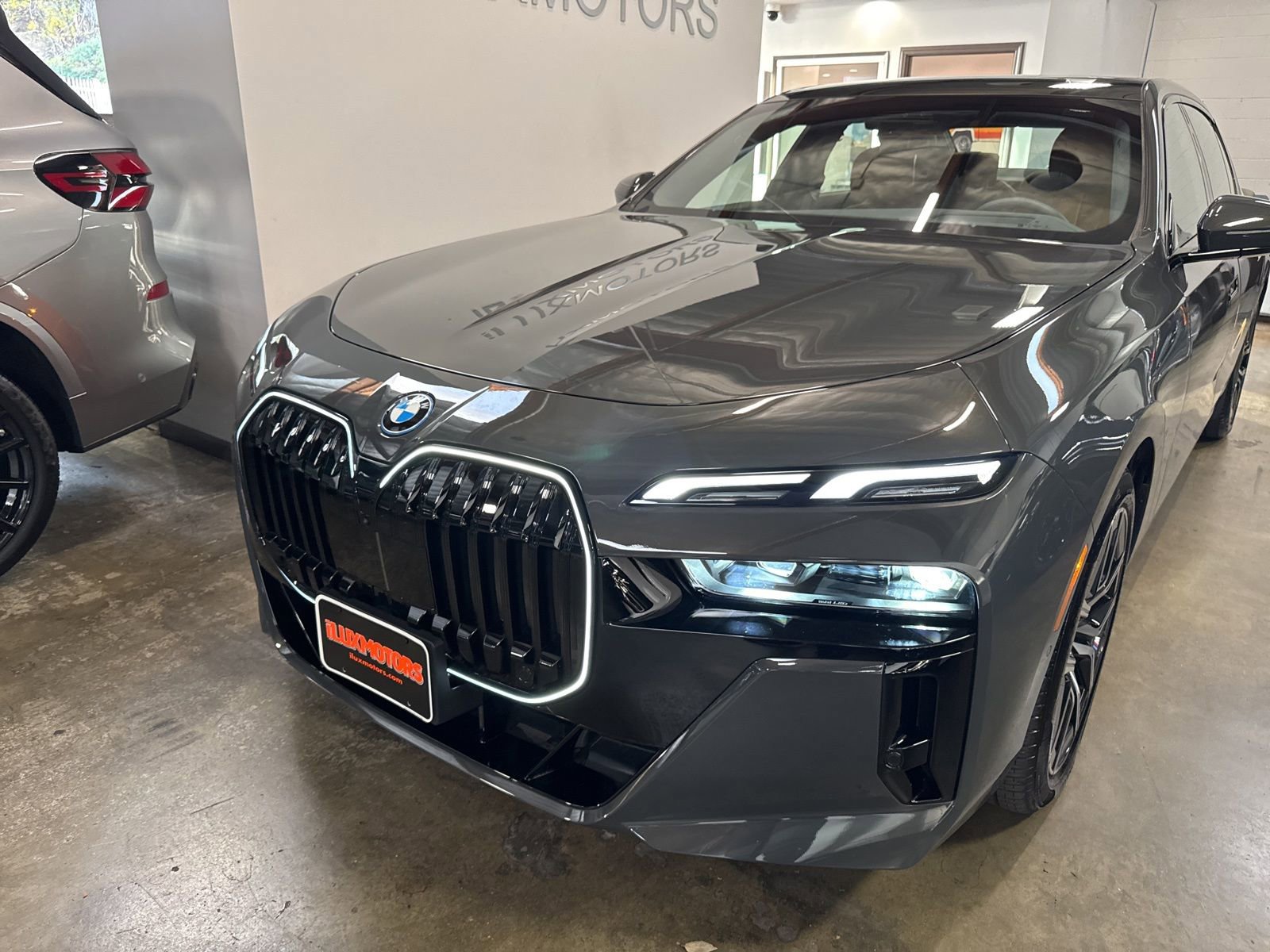 Used 2025 BMW i7 xDrive60 image 7