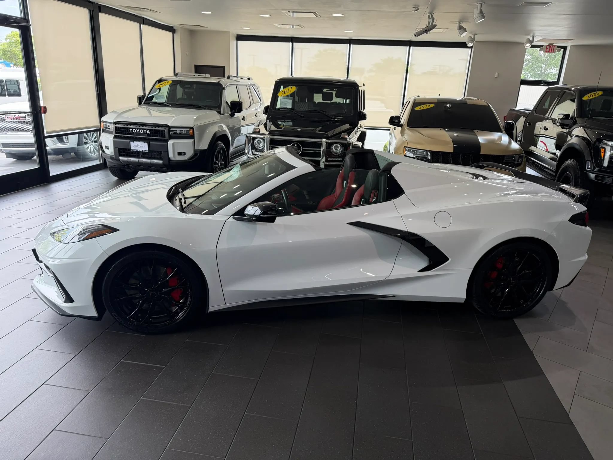Used 2023 Chevrolet Corvette Stingray Premium Conv w/ Z51 Performance Package RWD image 11