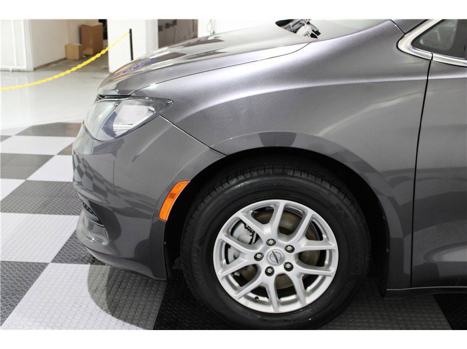 Used 2021 Chrysler Voyager Lxi image 9