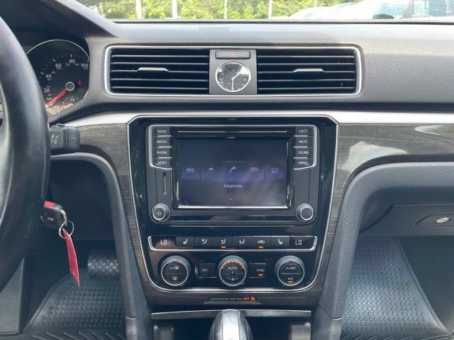 Used 2016 Volkswagen Passat 1.8T SE w/ Lighting Package (P06) FWD image 19