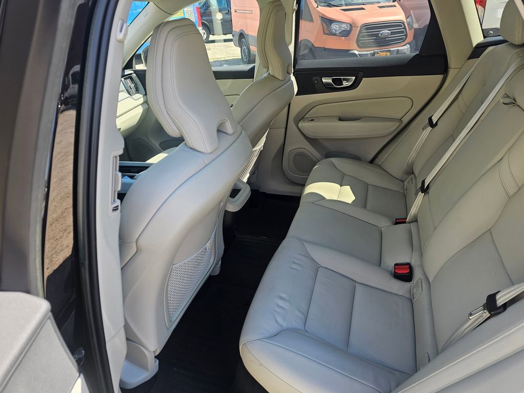 Certified 2023 Volvo XC60 B5 Plus w/ Protection Package Premier AWD/4WD image 13