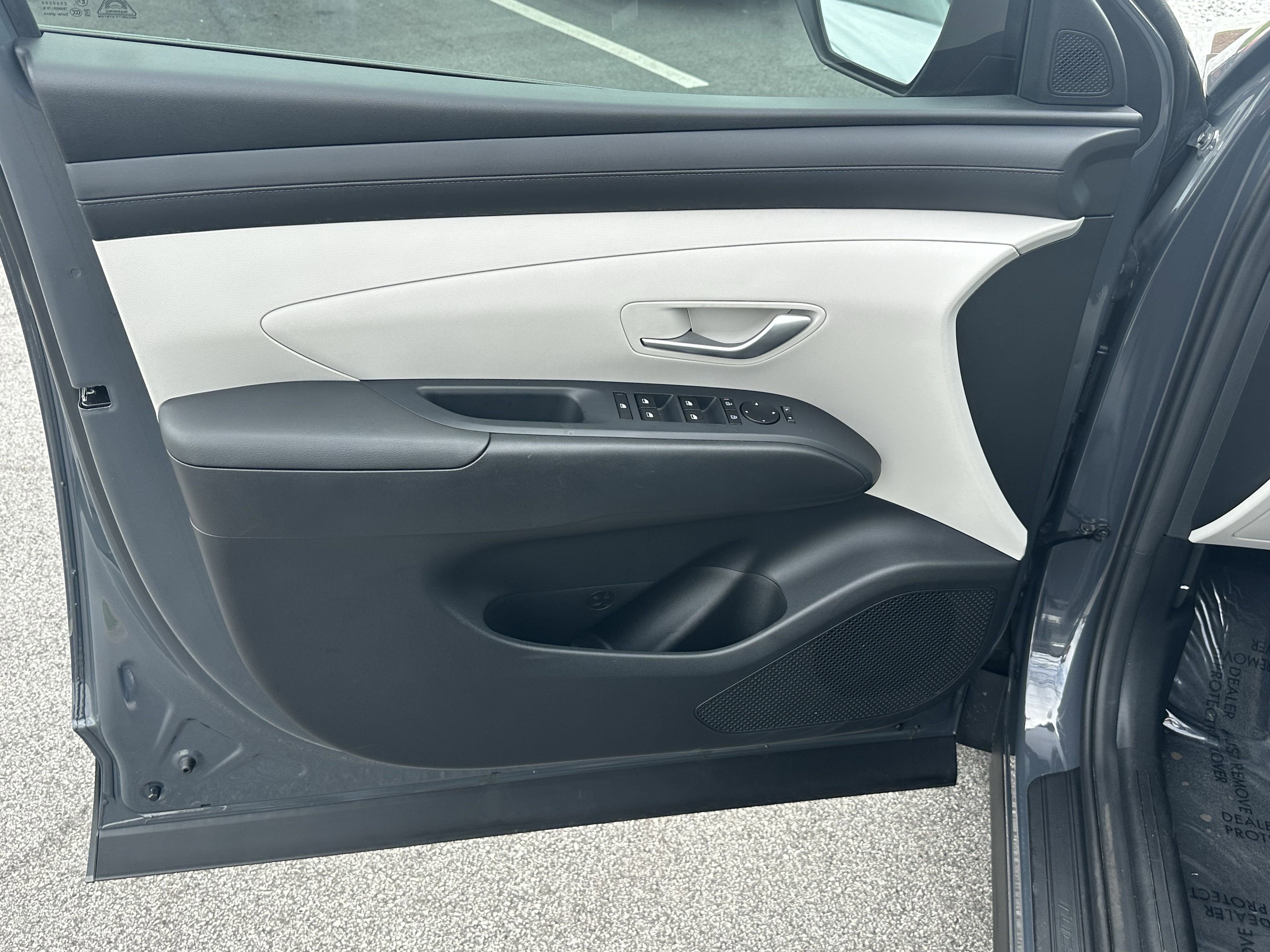 Used 2025 Hyundai Tucson SE image 13