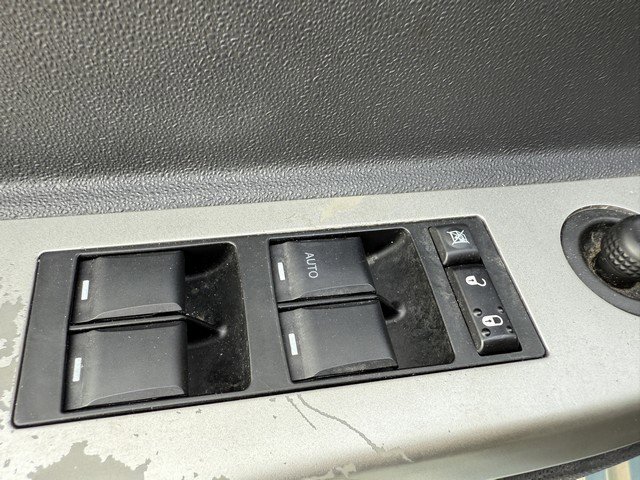 Used 2009 Chrysler Sebring LX image 13