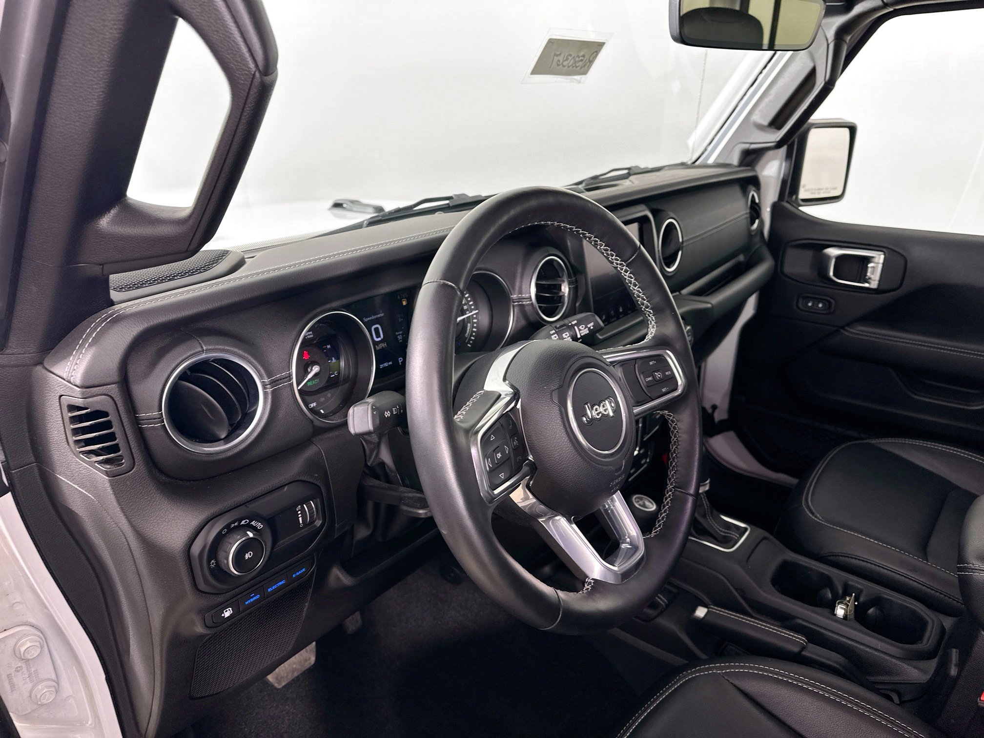 Used 2023 Jeep Wrangler Unlimited Sahara w/ Cold Weather Group AWD/4WD image 9