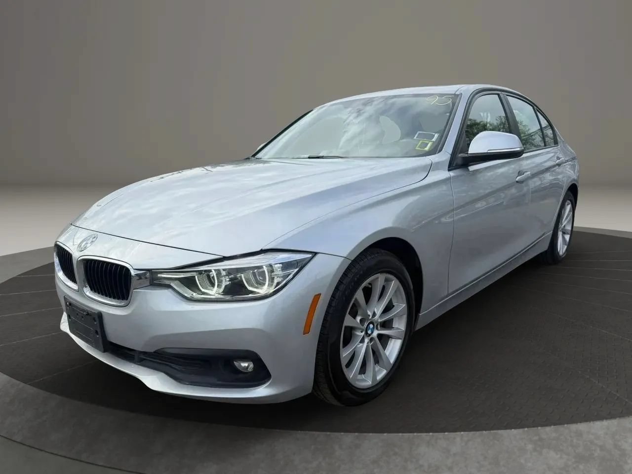 Used 2018 BMW 320i xDrive Sedan w/ Convenience Package AWD/4WD image 1