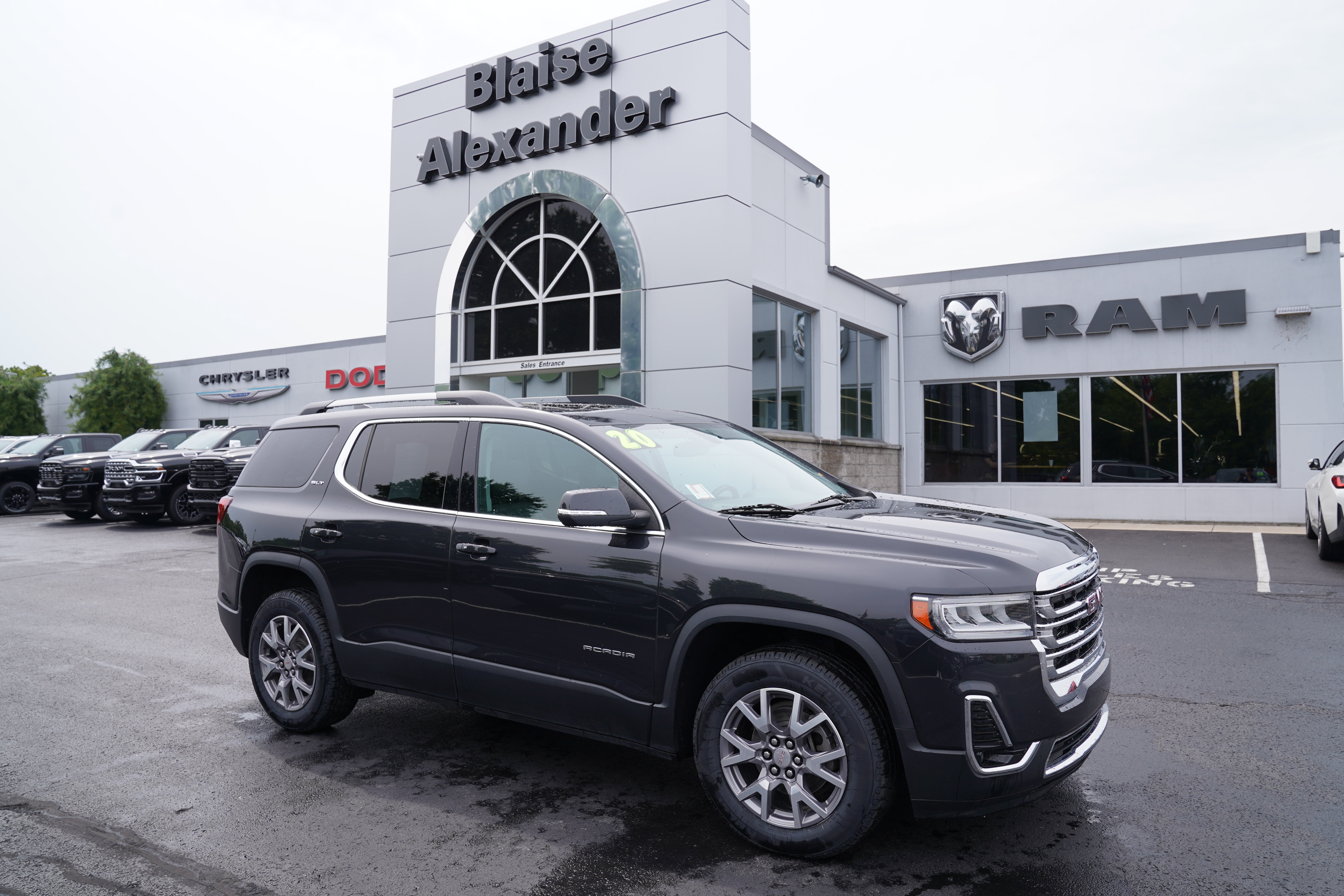 Used 2020 GMC Acadia SLT w/ Trailering Package