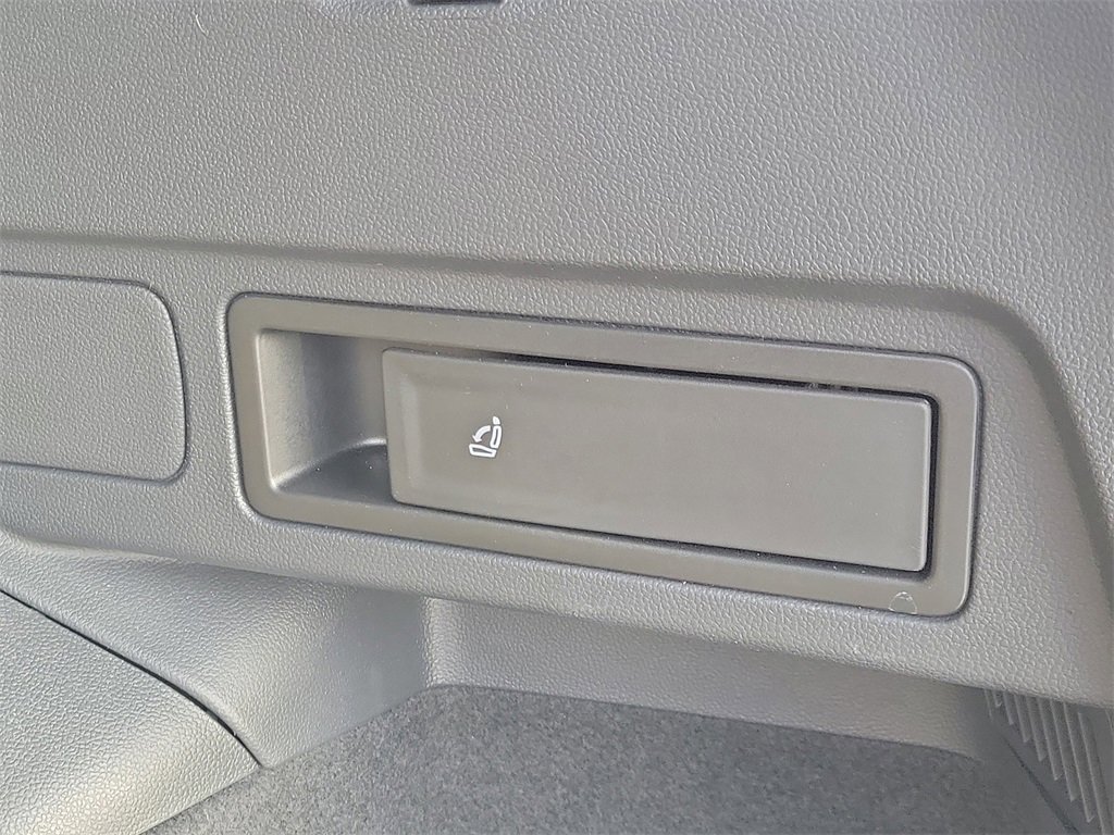 Used 2020 Volkswagen Tiguan SEL Premium R-Line w/ 3rd Row Seat Package image 13