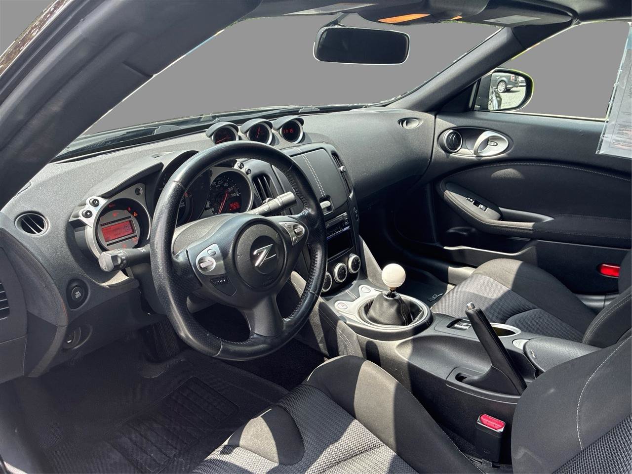 Used 2010 Nissan 370Z Roadster RWD image 27