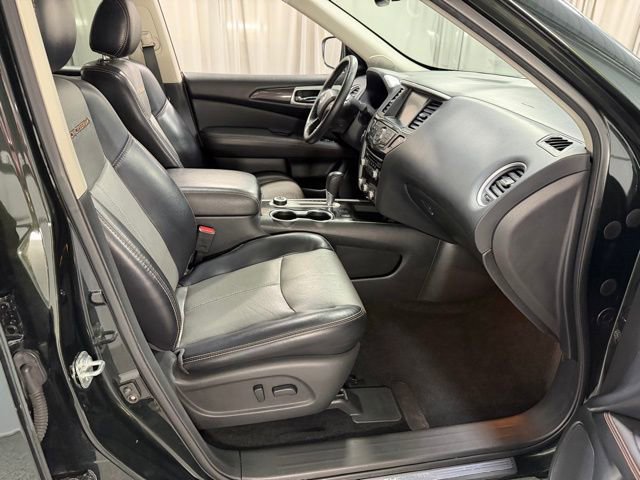 Used 2020 Nissan Pathfinder SL image 7