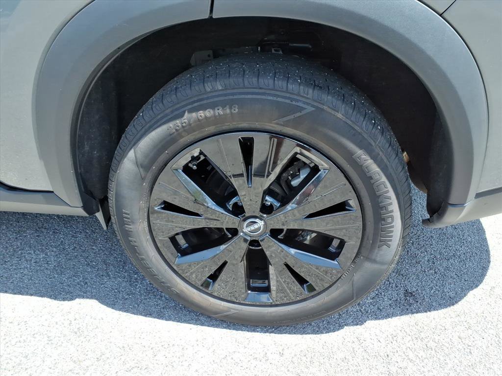 Used 2023 Nissan Rogue SV AWD/4WD image 4