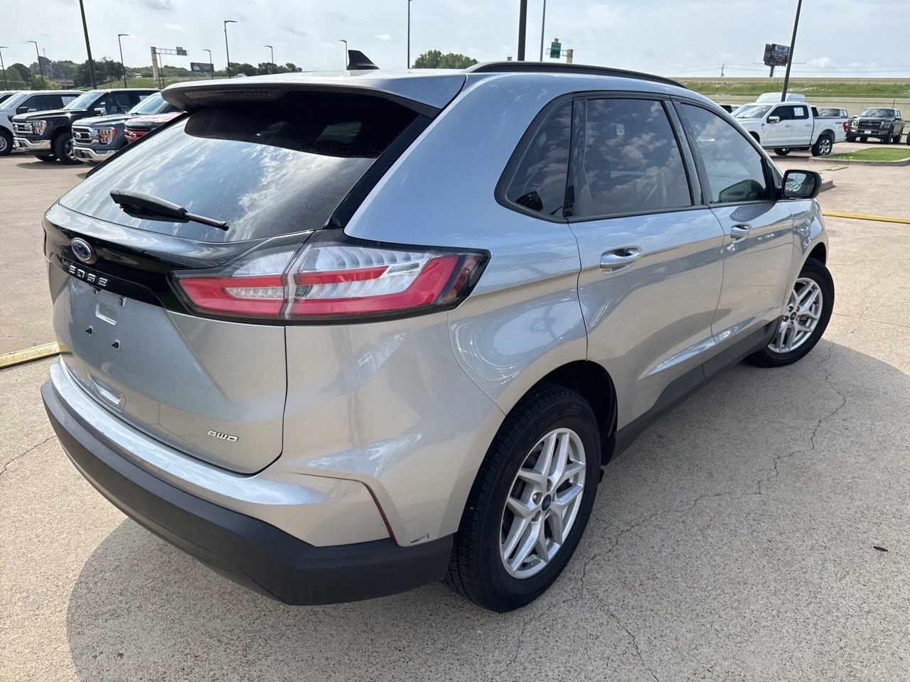 Used 2022 Ford Edge SE image 11