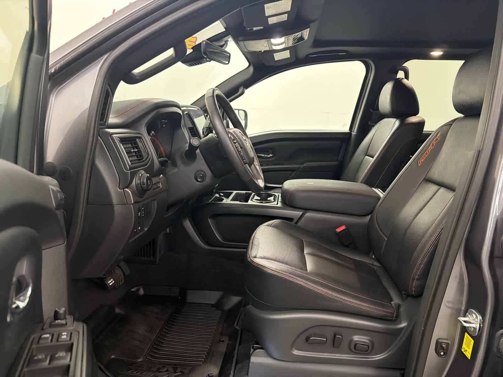 Used 2024 Nissan Titan PRO-4X w/ Pro-4x Convenience Package image 14