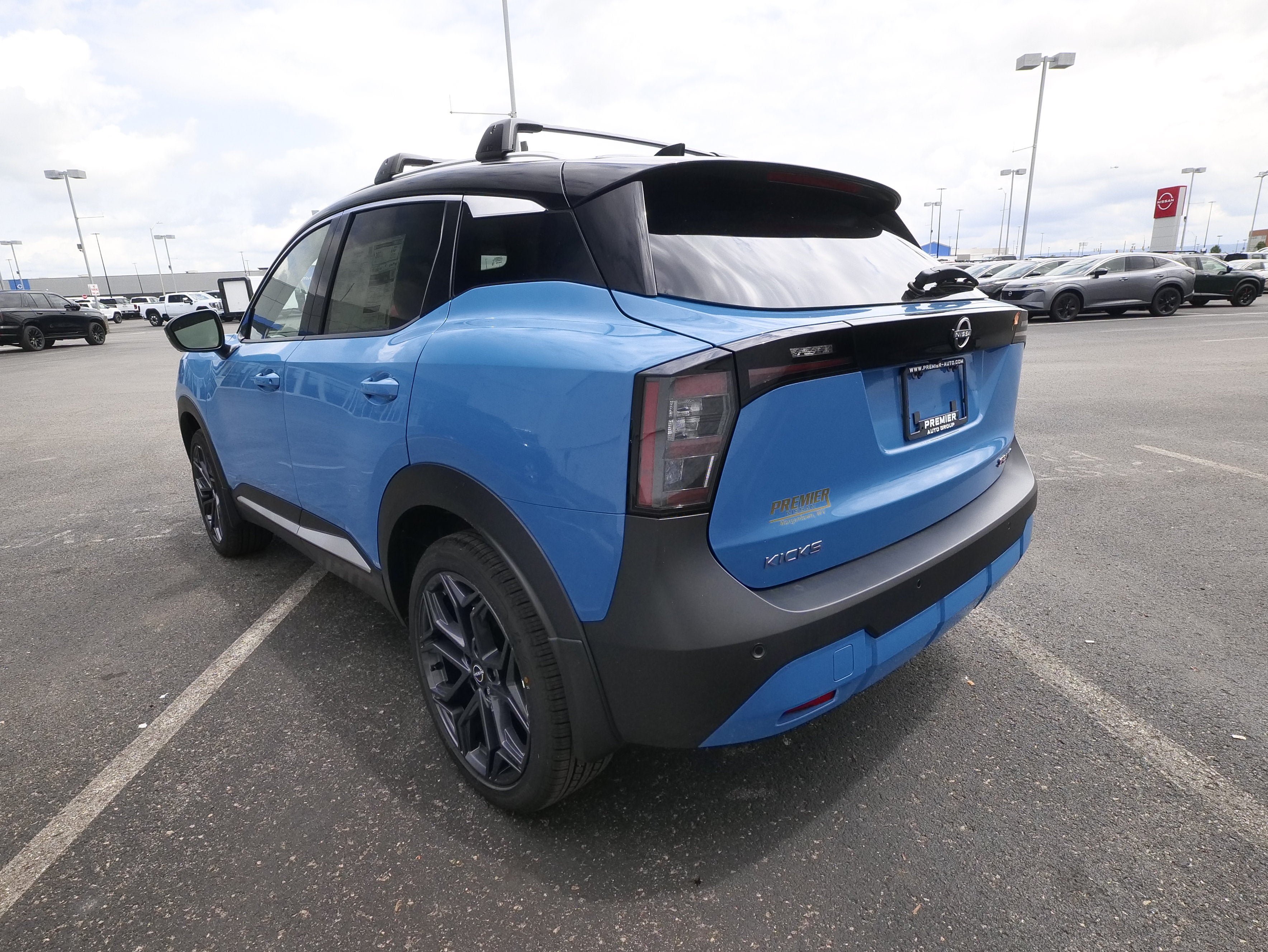 New 2026 Nissan Kicks SR w/ Cold Weather Package AWD/4WD image 8