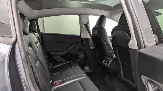 Used 2025 Tesla Model Y Long Range RWD image 17