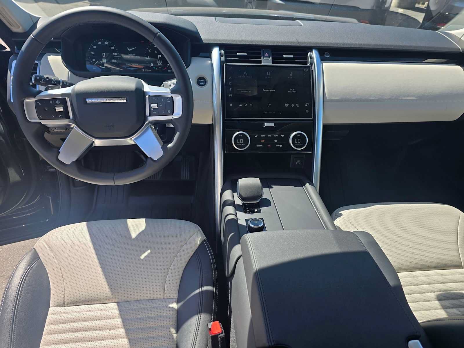 Used 2025 Land Rover Discovery S AWD/4WD image 22
