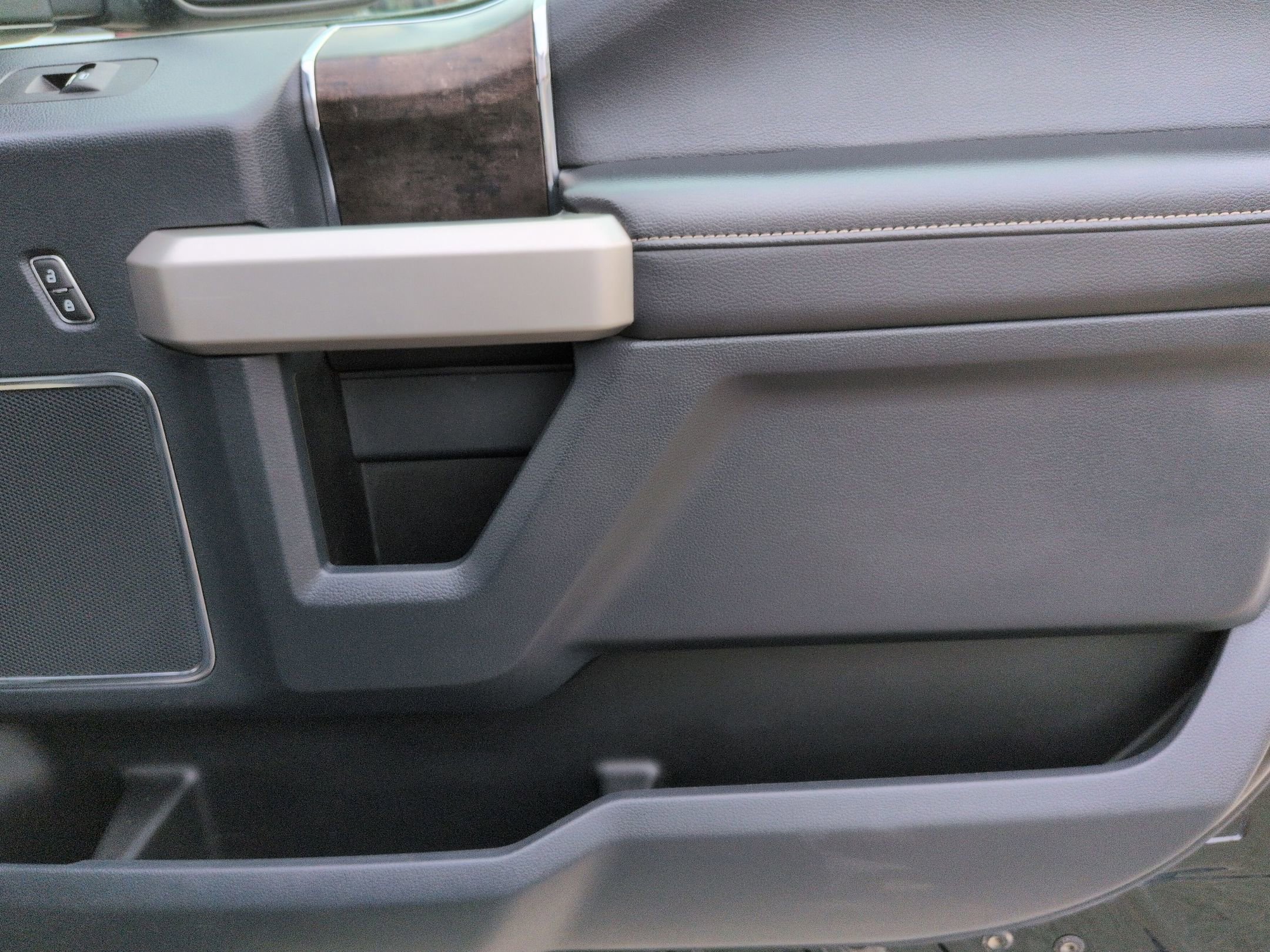 Certified 2022 Ford F350 Lariat w/ Black Appearance Package image 32