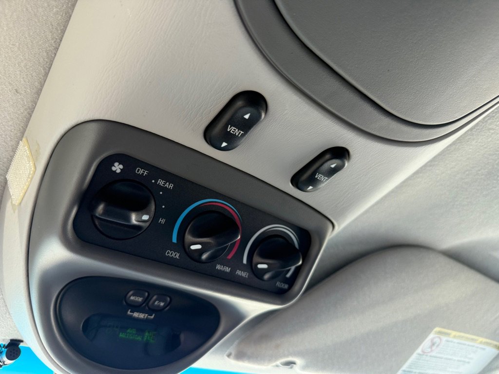 Used 2005 Ford Excursion XLT image 35