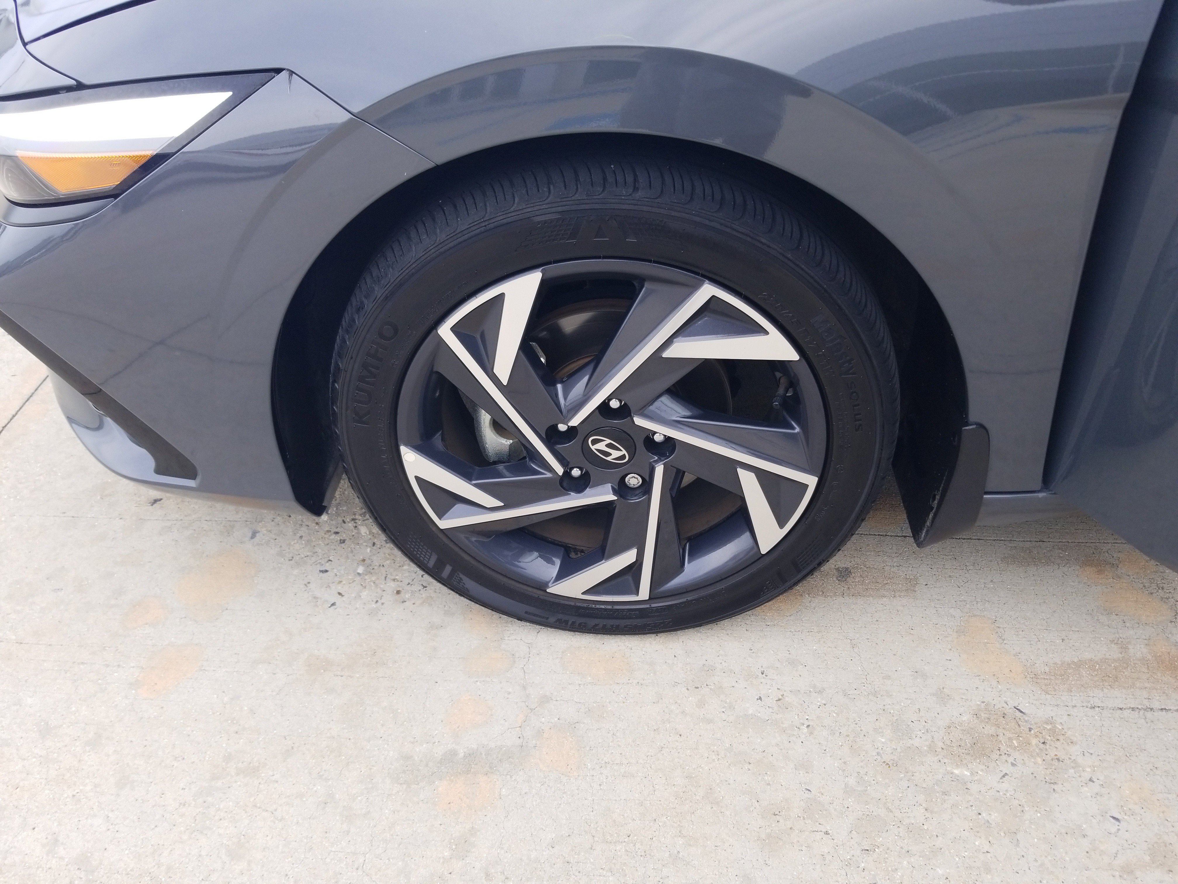 Used 2024 Hyundai Elantra Limited FWD image 22