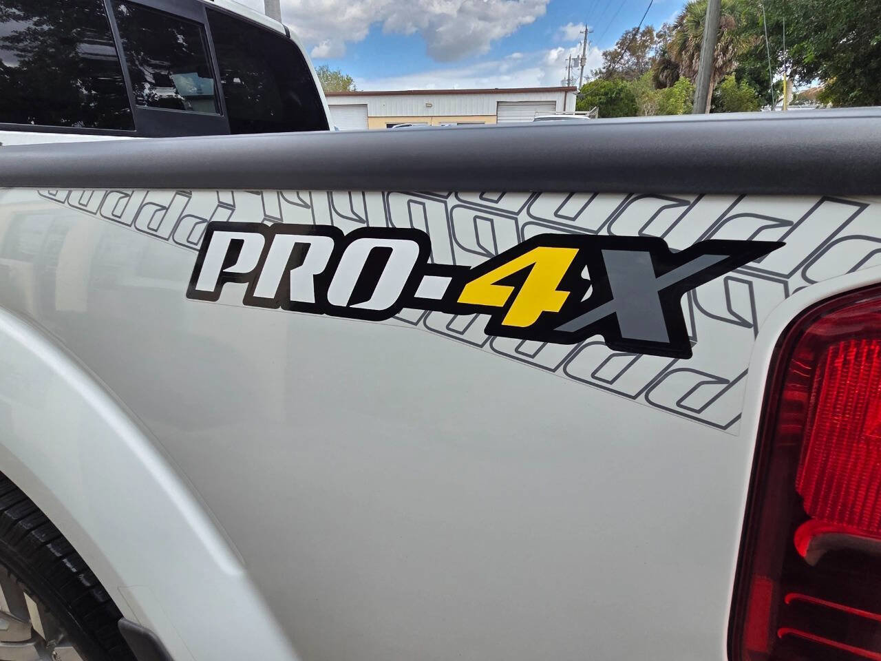 Used 2015 Nissan Frontier PRO-4X w/ Pro-4x Luxury Package image 8