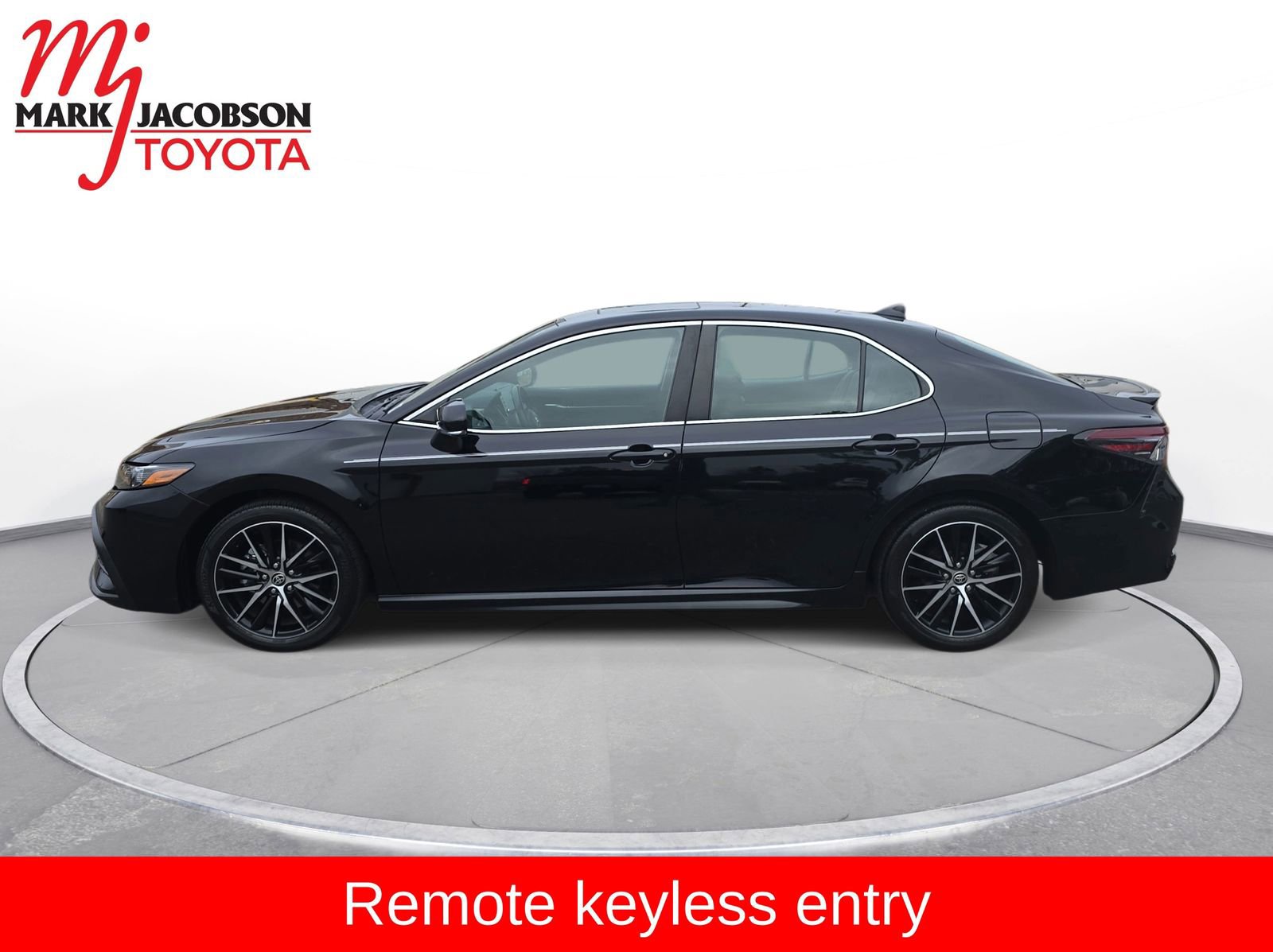 Used 2024 Toyota Camry SE image 13