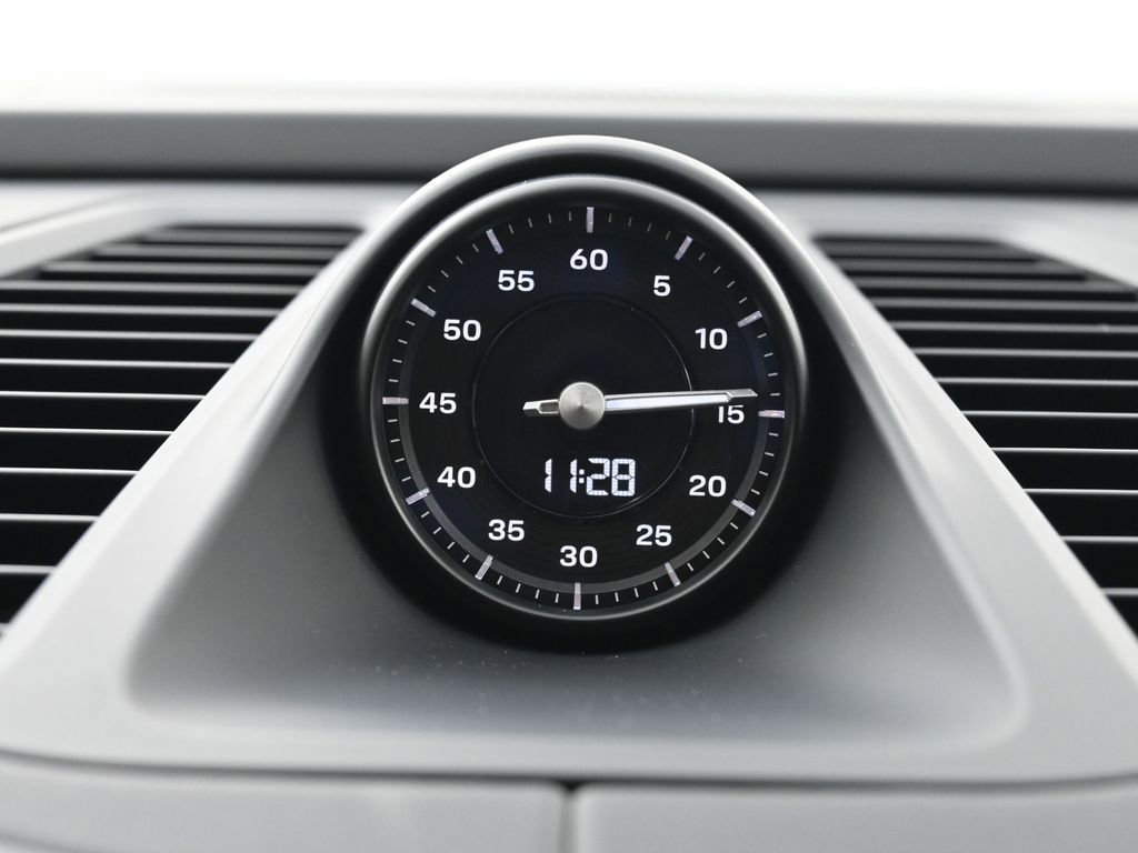 Certified 2025 Porsche Macan Electric image 21