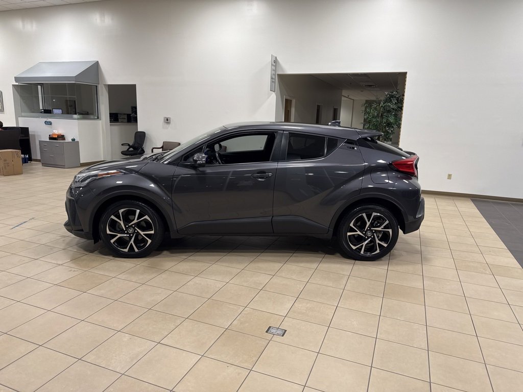 Used 2022 Toyota C-HR XLE image 2