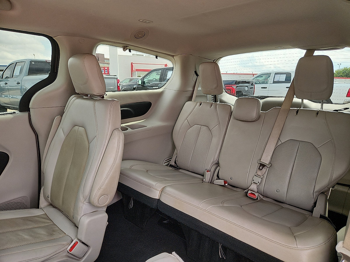 Used 2021 Chrysler Pacifica Touring-L FWD image 6
