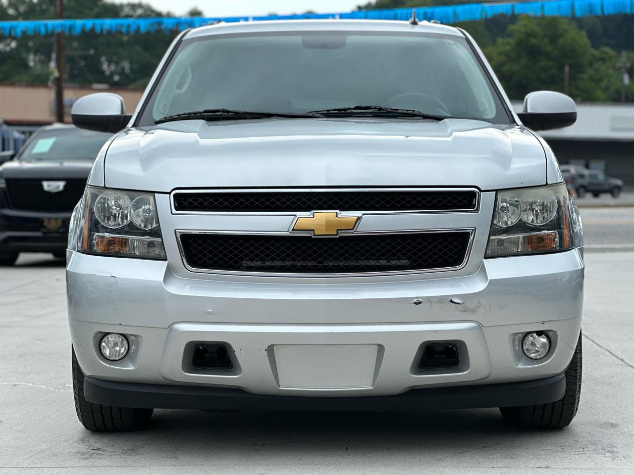 Used 2014 Chevrolet Suburban LT RWD image 2