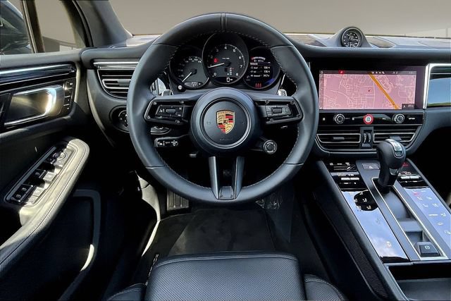 Used 2026 Porsche Macan AWD/4WD image 8