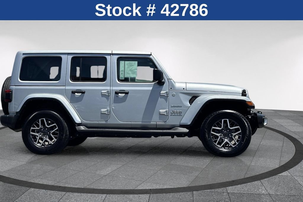 Used 2024 Jeep Wrangler Unlimited Sahara AWD/4WD image 3