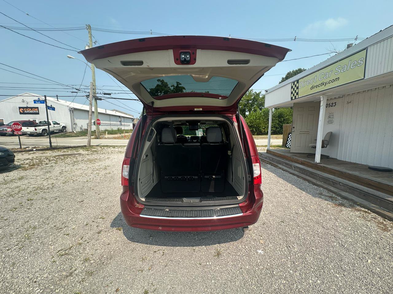 Used 2011 Chrysler Town & Country Limited FWD image 14