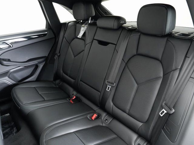 Certified 2025 Porsche Macan image 26
