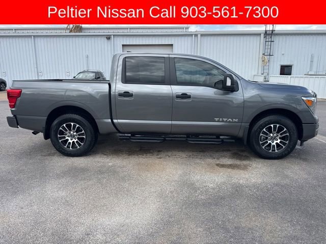 Used 2024 Nissan Titan SV w/ SV Convenience Package image 2
