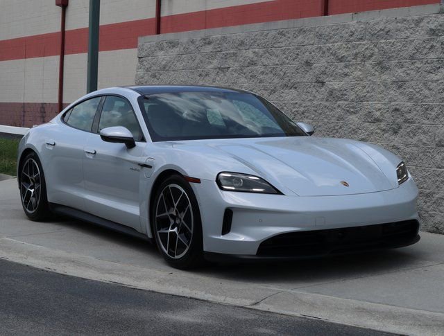 Used 2025 Porsche Taycan image 8
